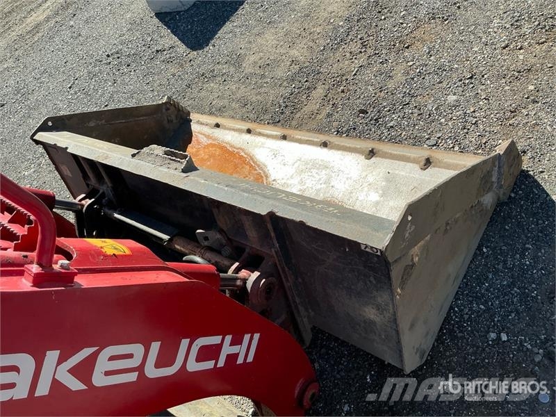 Takeuchi TL12V2 لوادر انزلاقية التوجيه