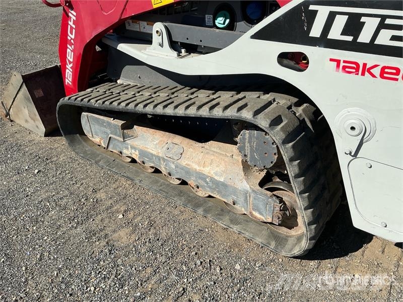 Takeuchi TL12V2 لوادر انزلاقية التوجيه