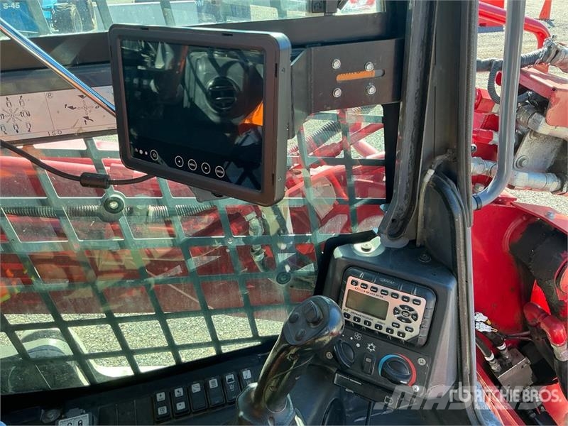 Takeuchi TL12V2 لوادر انزلاقية التوجيه