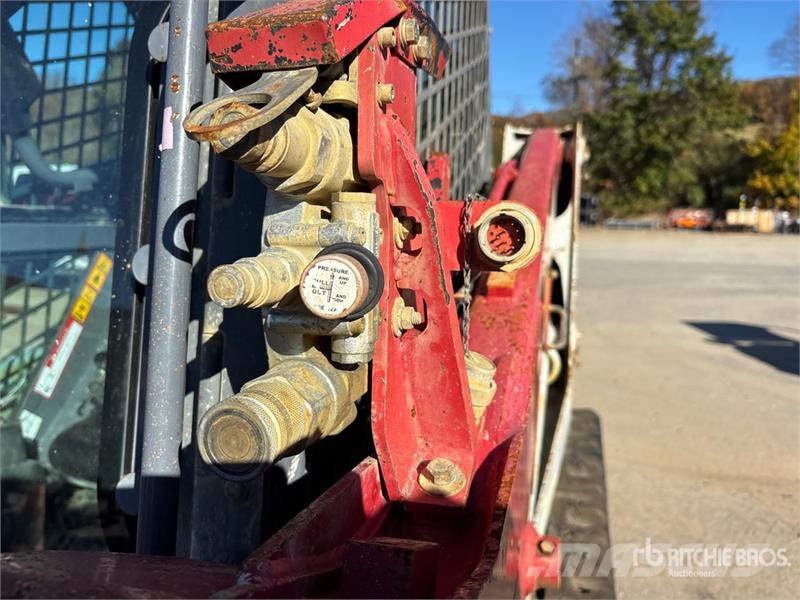 Takeuchi TL6R Two-Speed Compact Track Loader (Inoperable) Skid steer loaders