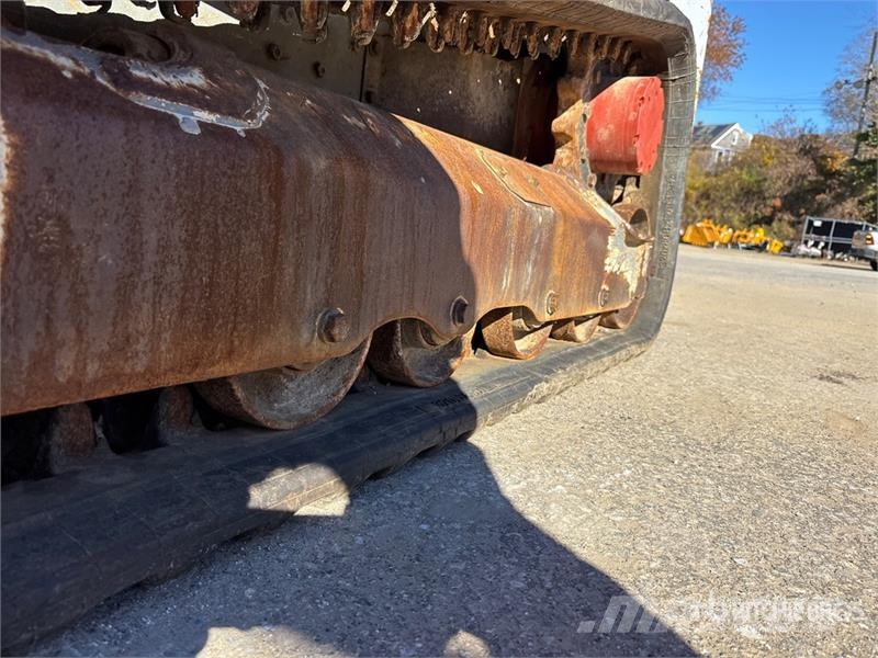 Takeuchi TL6R Two-Speed Compact Track Loader (Inoperable) Skid steer loaders