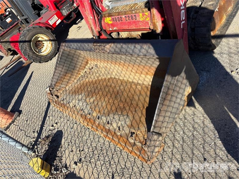 Takeuchi TL6R Two-Speed Compact Track Loader (Inoperable) Skid steer loaders