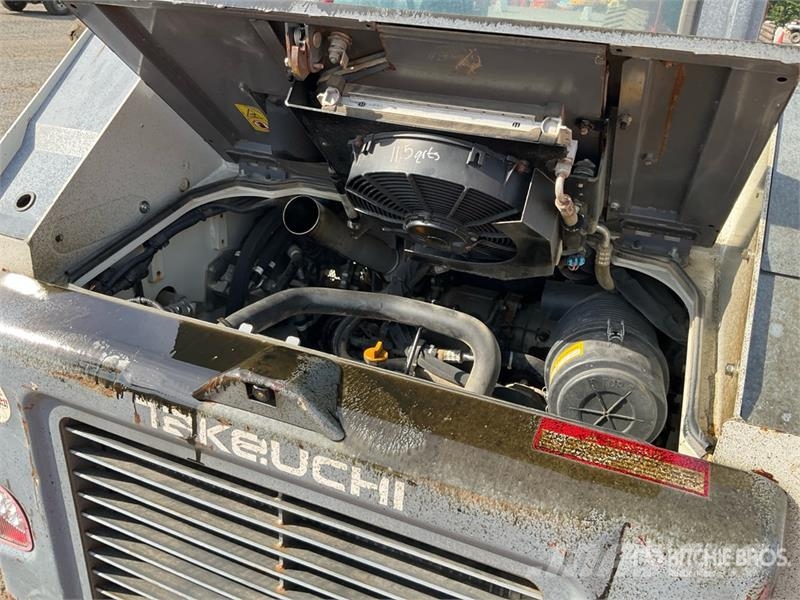 Takeuchi TL8R2 Compact Track Loader (Inoperable) Lietoti riteņu kompaktiekrāvēji