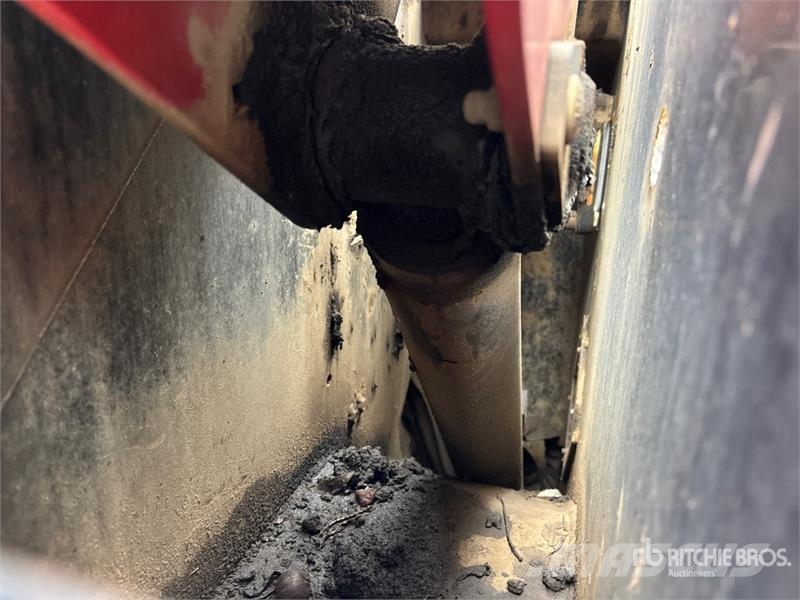Takeuchi TS80V-2 Skid Steer Loader Міні-навантажувачі