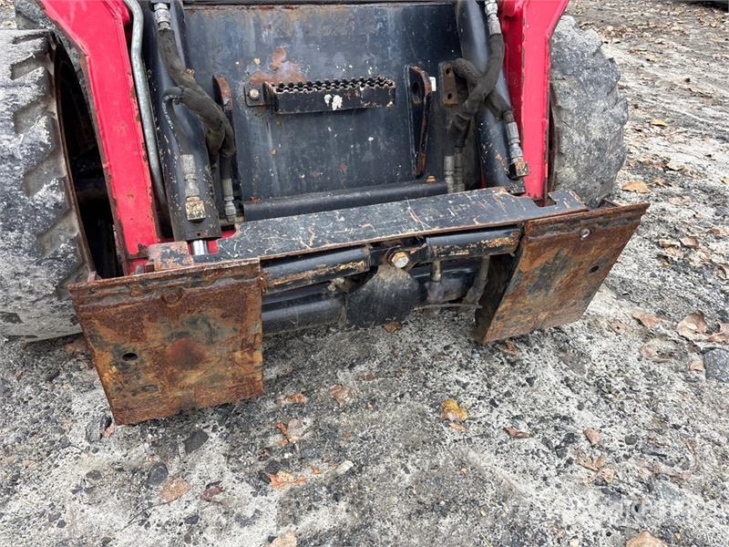 Takeuchi TS80V-2 Skid Steer Loader Міні-навантажувачі
