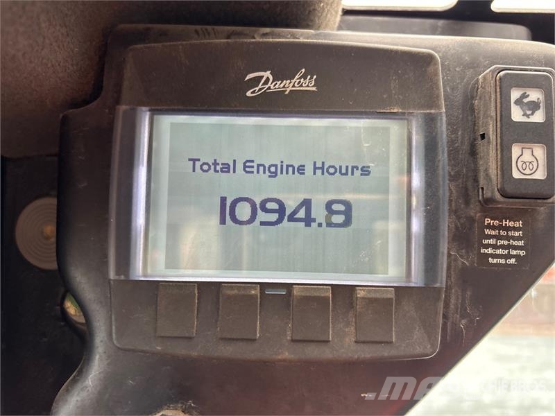 Takeuchi TS80V-2 Skid Steer Loader Міні-навантажувачі