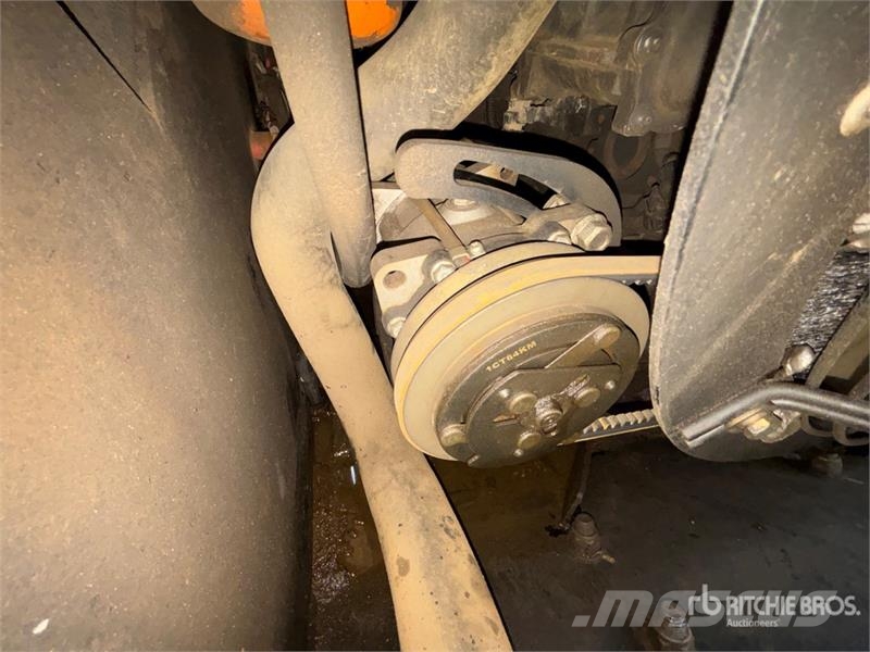 Takeuchi TS80V-2 Skid Steer Loader Міні-навантажувачі