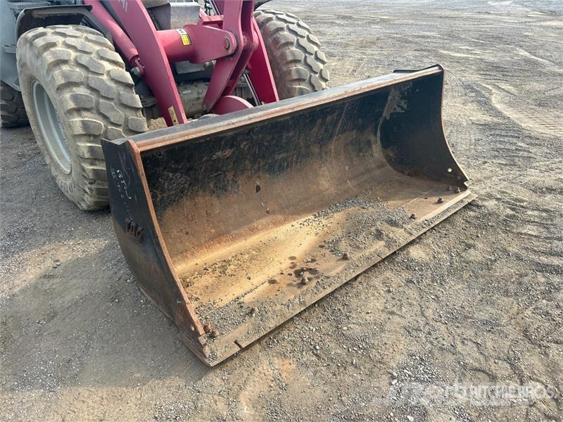Takeuchi TW95C2HS Gumikerekes homlokrakodók