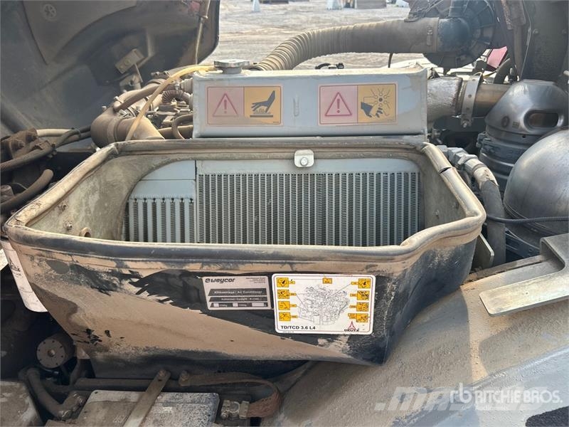 Takeuchi TW95C2HS Gumikerekes homlokrakodók