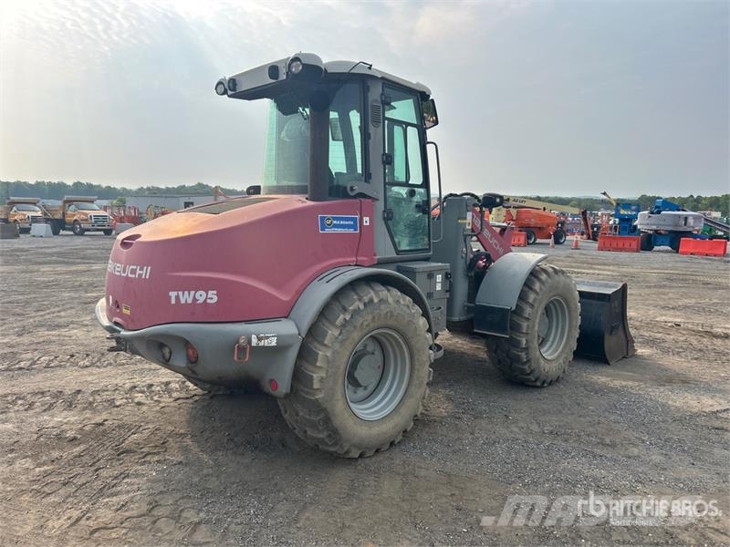 Takeuchi TW95C2HS Gumikerekes homlokrakodók
