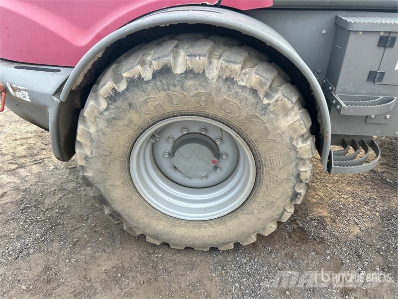 Takeuchi TW95C2HS Gumikerekes homlokrakodók