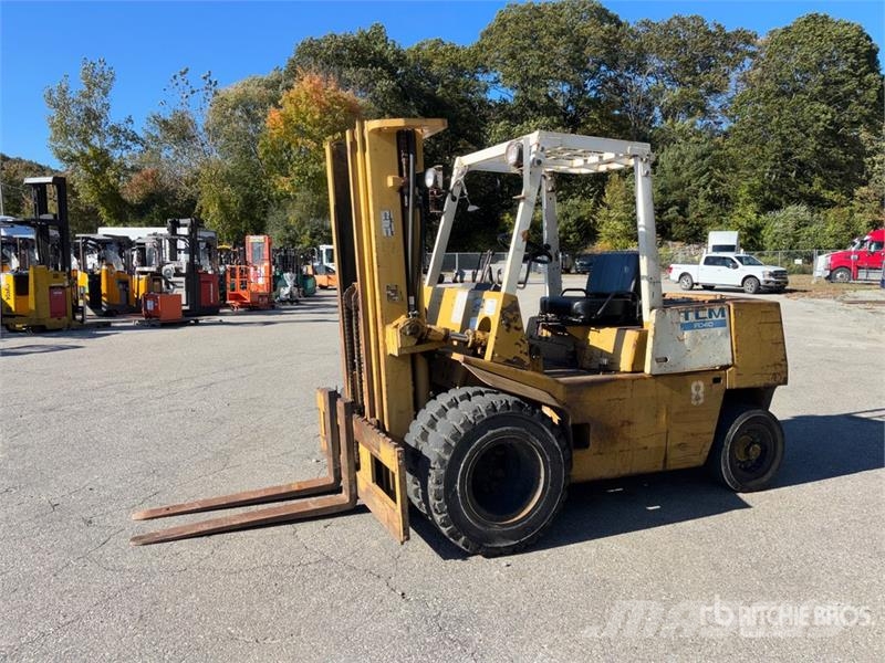 TCM FD40Z6 7800 lb Pneumatic Tire Forklift Targoncák-Egyéb