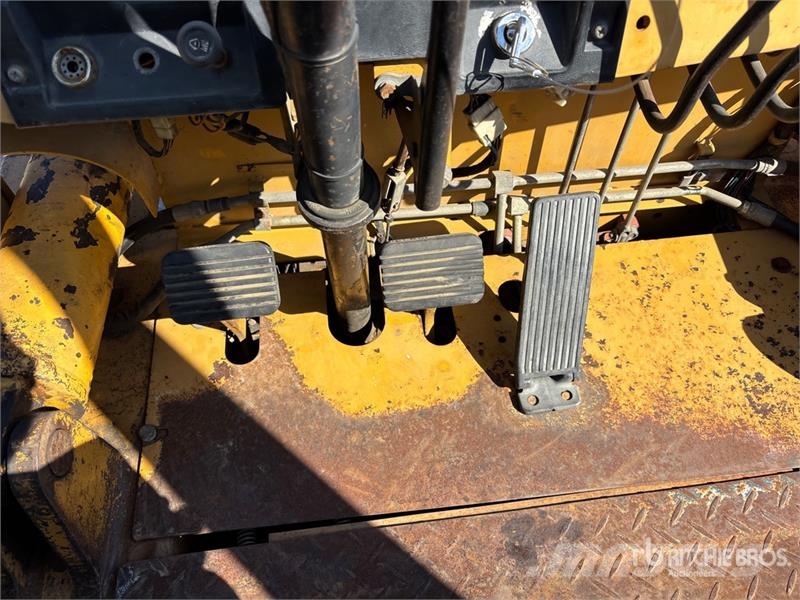 TCM FD40Z6 7800 lb Pneumatic Tire Forklift Targoncák-Egyéb