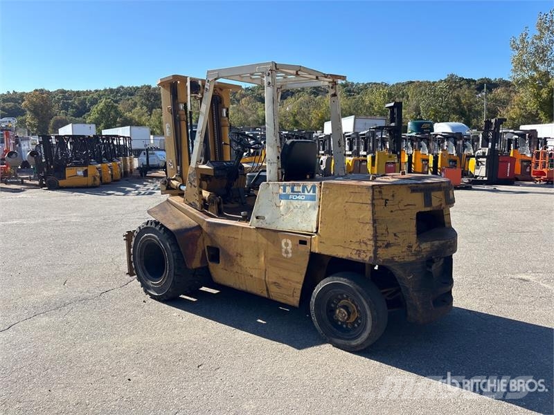 TCM FD40Z6 7800 lb Pneumatic Tire Forklift Targoncák-Egyéb