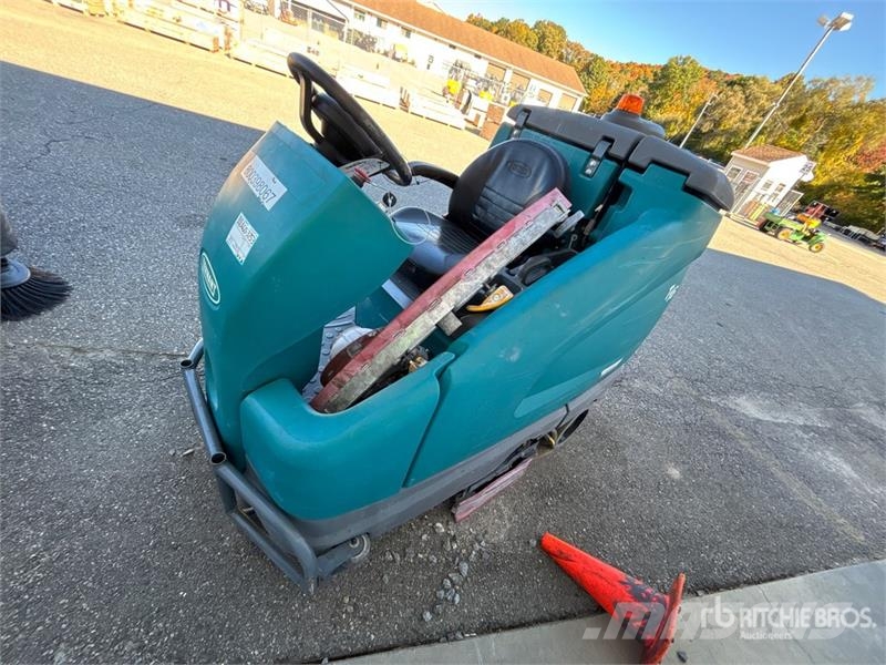 Tennant T16 Ride-On Electric Floor Scrubber Other trailers