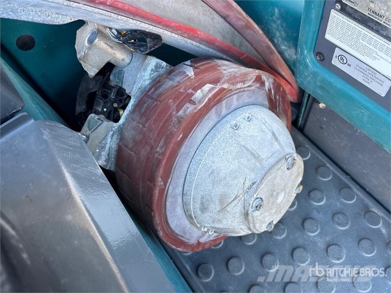 Tennant T16 Ride-On Electric Floor Scrubber Other trailers