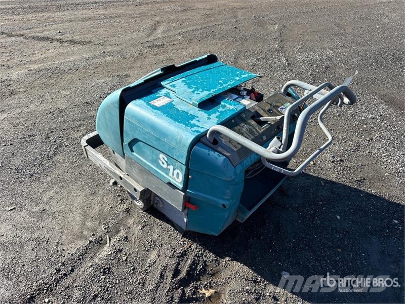 Tennant Walk-Behind Floor Sweeper Outro equipamento de ceifa