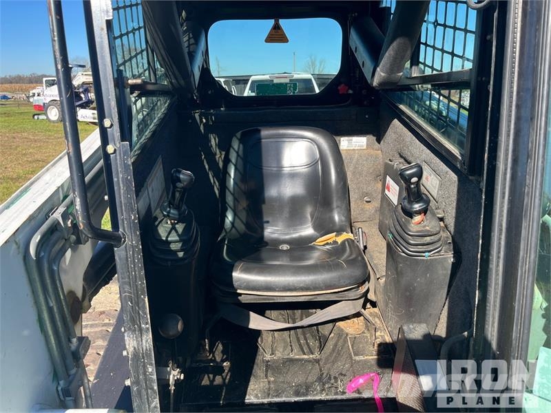 Terex PT60 Two-Speed Compact Track Loader  스키드로더