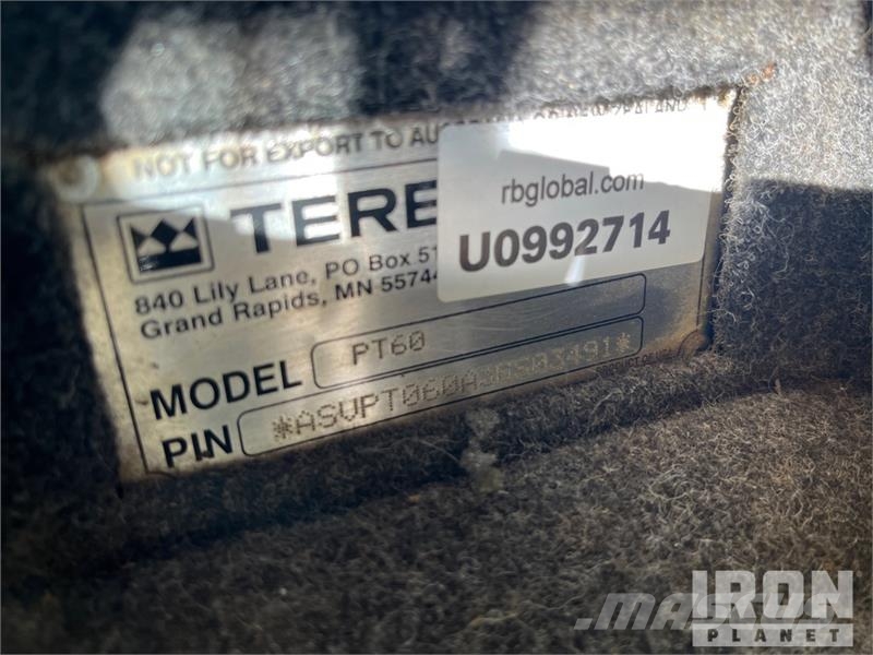 Terex PT60 Two-Speed Compact Track Loader  스키드로더