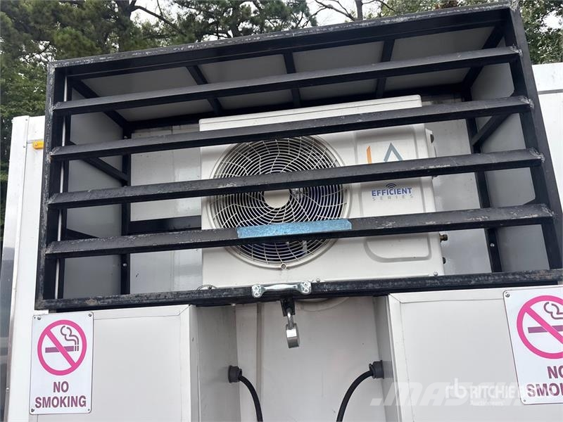 The Fud 14 ft T/A Food Concession Trailer Autre remorque