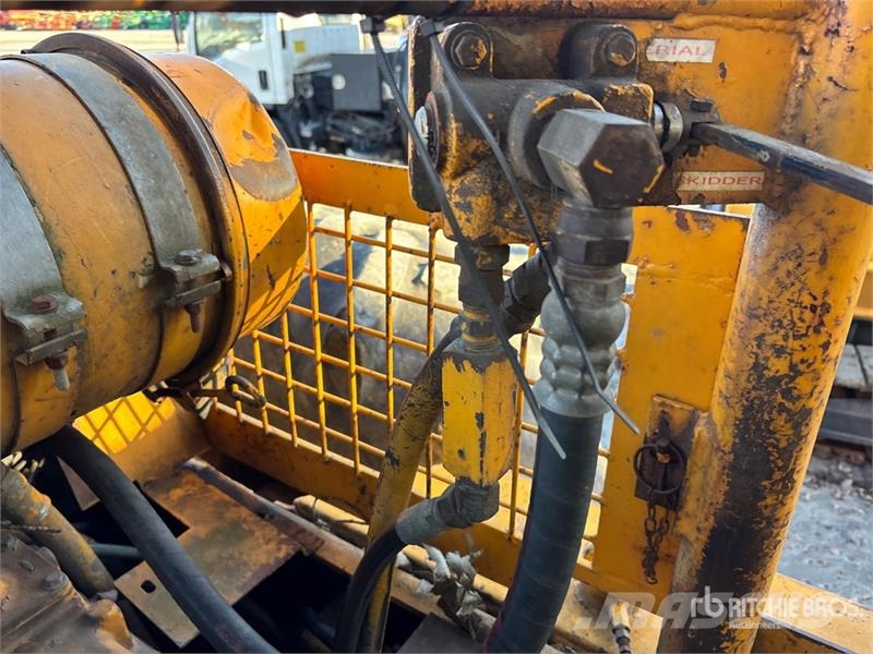 Timberjack 240 4x4 Aerial Lift AL-50-5-IL-4H11 Bucket Skidder Väljaveotraktorid