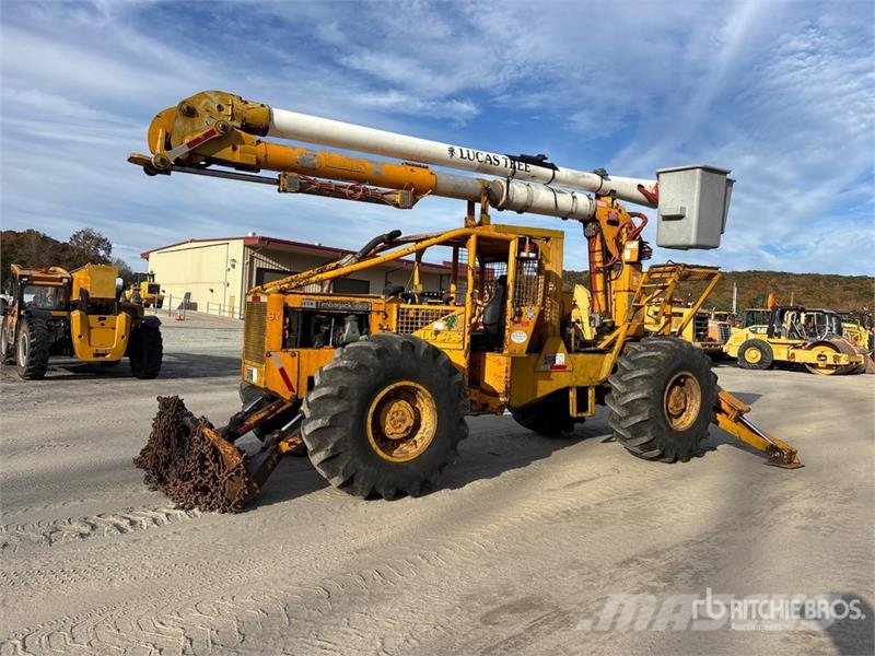 Timberjack 240 4x4 Aerial Lift 45-5-IL-4H 45' Bucket Skidder Stammholzschlepper