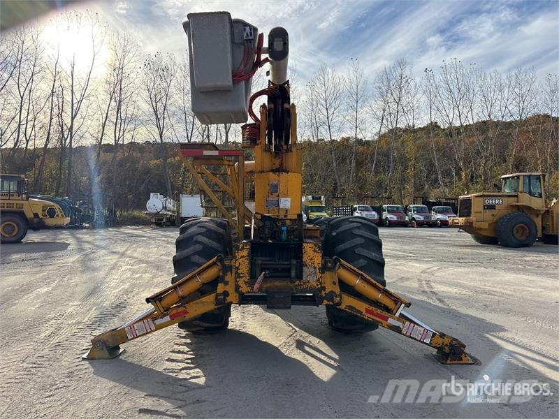 Timberjack 240 4x4 Aerial Lift 45-5-IL-4H 45' Bucket Skidder Stammholzschlepper