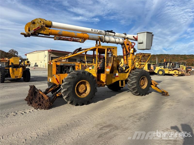 Timberjack 240 4x4 Aerial Lift 45-5-IL-4H 45' Bucket Skidder Stammholzschlepper