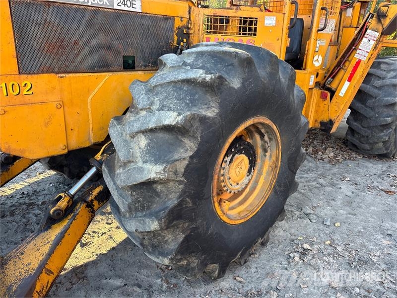 Timberjack 240 4x4 Aerial Lift AL-50-5-IL-4H11 Bucket Skidder Väljaveotraktorid