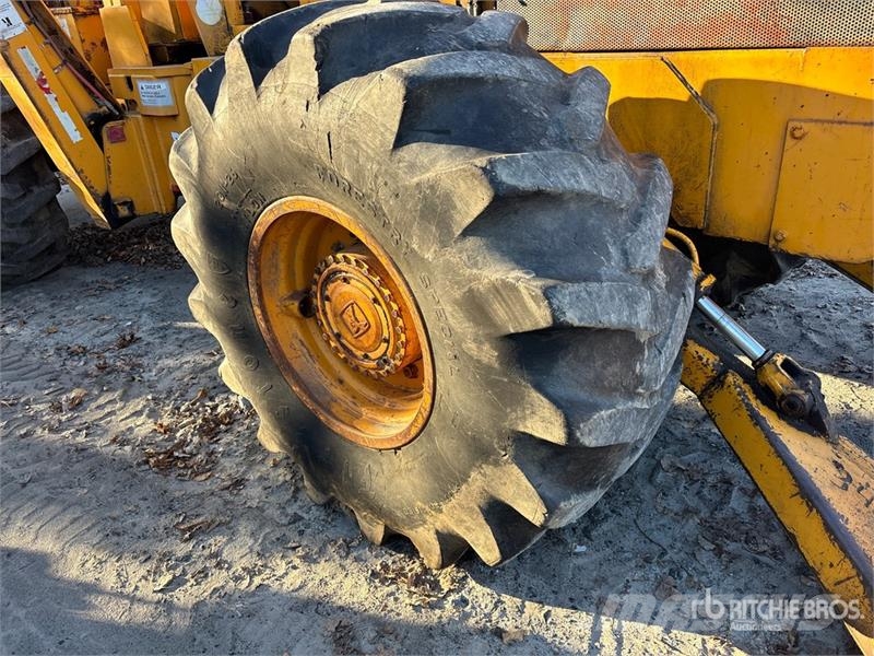 Timberjack 240 4x4 Aerial Lift AL-50-5-IL-4H11 Bucket Skidder Väljaveotraktorid