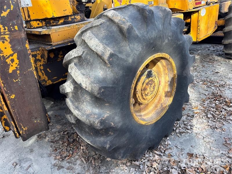 Timberjack 240 4x4 Aerial Lift 45-5-IL-4H 45' Bucket Skidder Stammholzschlepper