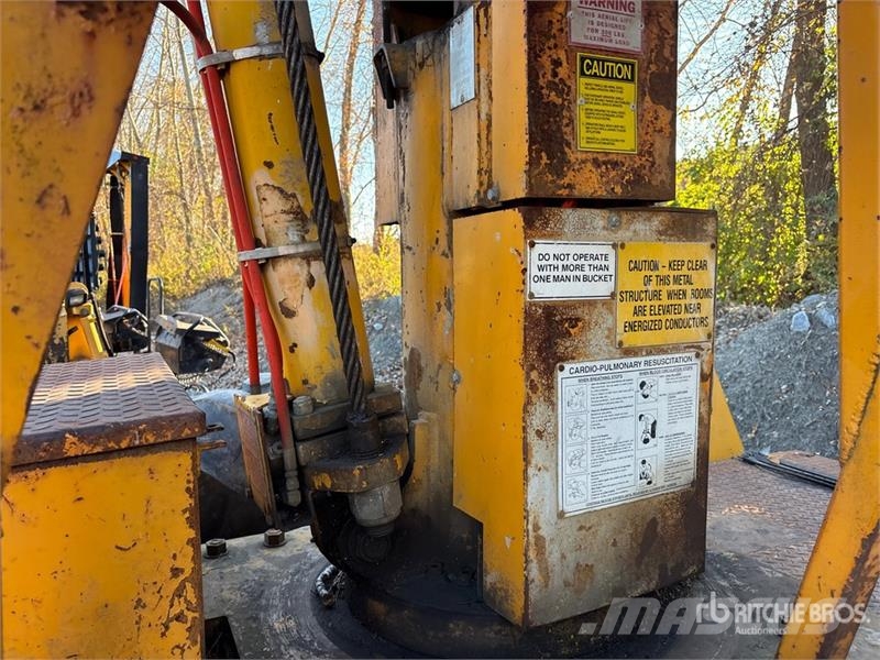 Timberjack 240 4x4 Aerial Lift AL-50-5-IL-4H11 Bucket Skidder Väljaveotraktorid