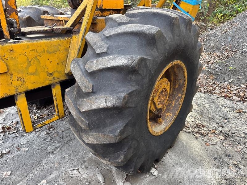 Timberjack 240 4x4 Aerial Lift 45-5-IL-4H 45' Bucket Skidder Stammholzschlepper