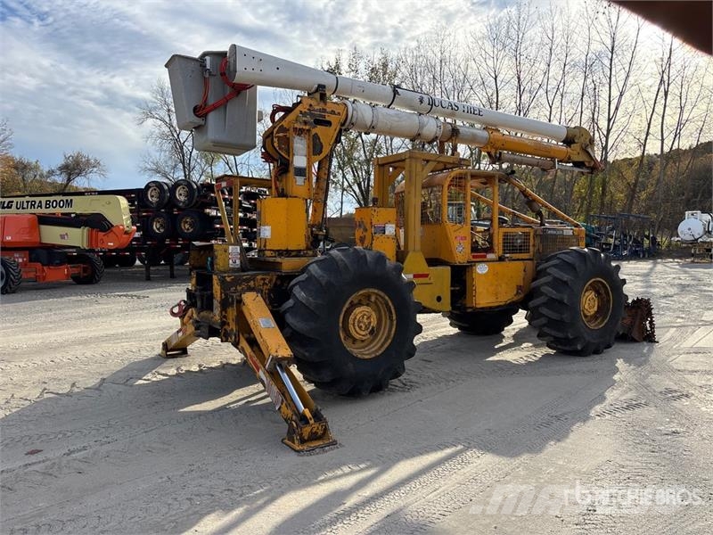 Timberjack 240 4x4 Aerial Lift 45-5-IL-4H 45' Bucket Skidder Stammholzschlepper