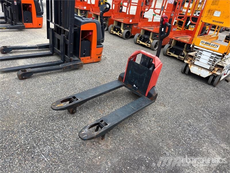 TORA-MAX 2TWB33 3300 lb Pallet Jack (Inoperable) Kahvelkäru