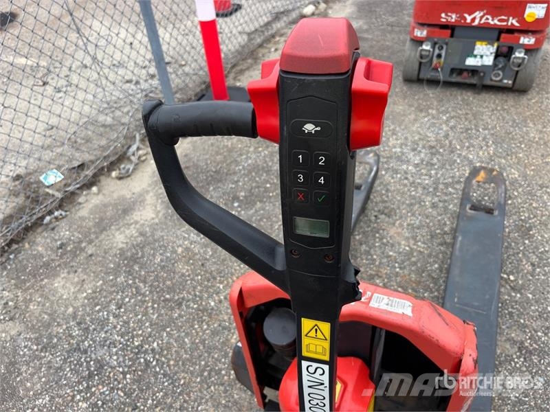 TORA-MAX 2TWB33 3300 lb Pallet Jack (Inoperable) Kahvelkäru