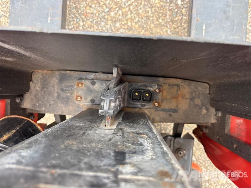 TORA-MAX 2TWB33 3300 lb Pallet Jack (Inoperable) Kahvelkäru