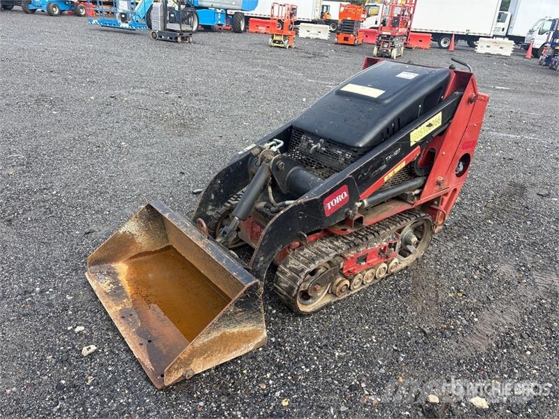 Toro TX427 Mini Compact Track Loader Smykem řízené nakladače