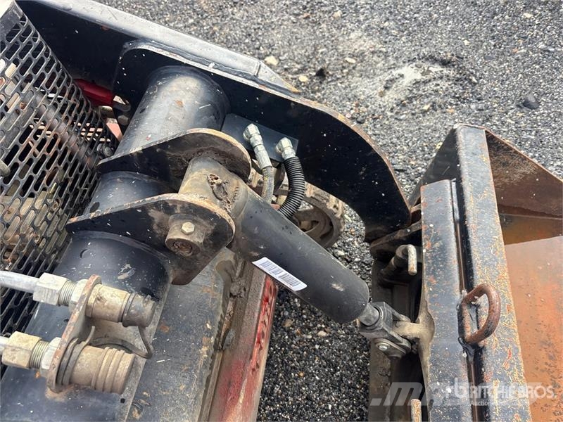 Toro TX427 Mini Compact Track Loader Smykem řízené nakladače