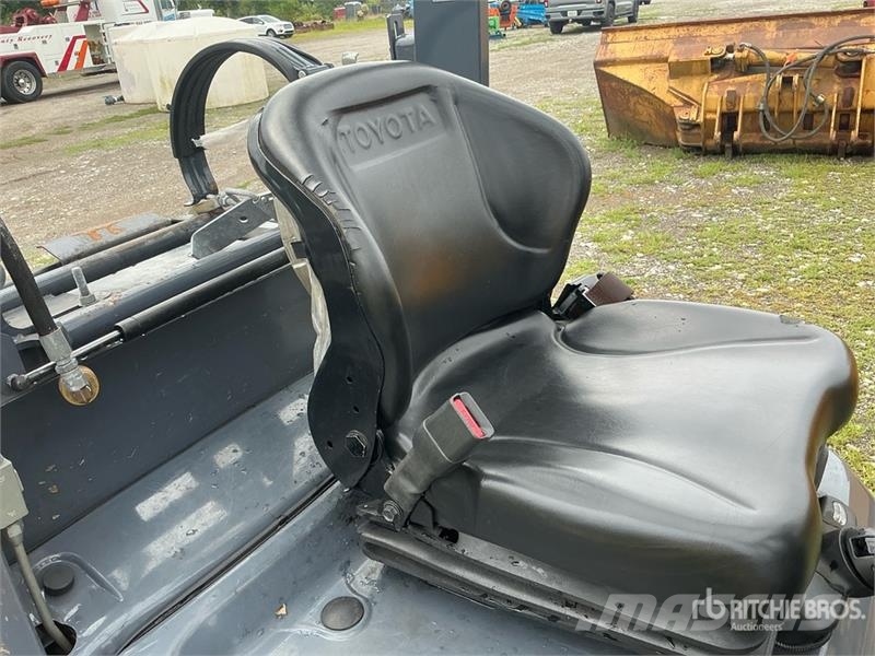 Toyota 50-8FGCU25 4500 lb Cushion Tire Forklift Wózki widłowe inne