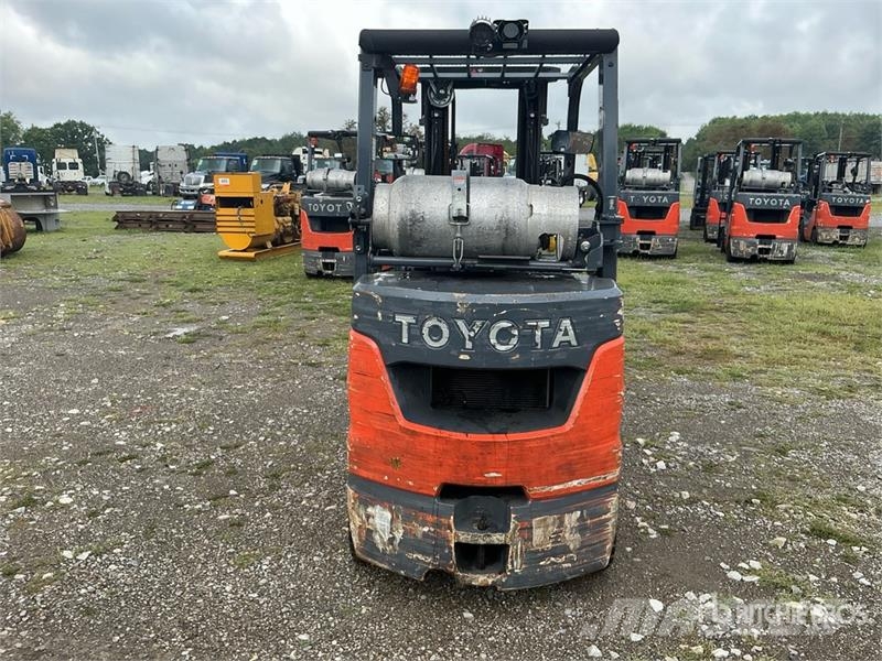 Toyota 50-8FGCU25 4500 lb Pneumatic Tire Forklift Wózki widłowe inne