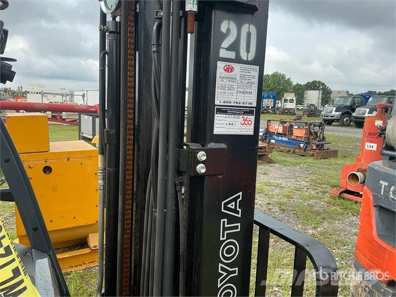 Toyota 50-8FGCU25 4500 lb Cushion Tire Forklift Wózki widłowe inne