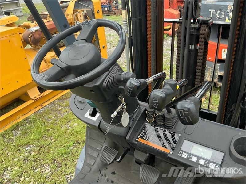 Toyota 50-8FGCU25 4500 lb Cushion Tire Forklift Wózki widłowe inne