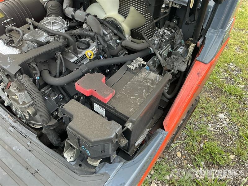 Toyota 50-8FGCU25 4500 lb Pneumatic Tire Forklift Wózki widłowe inne
