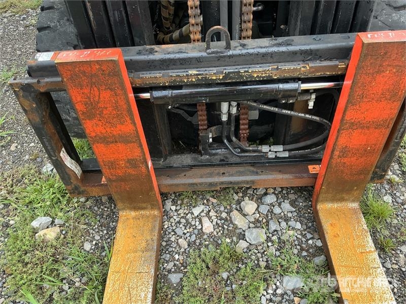 Toyota 50-8FGCU25 4500 lb Pneumatic Tire Forklift Wózki widłowe inne