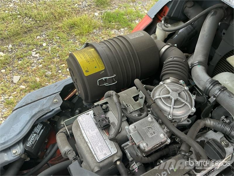 Toyota 50-8FGCU25 4500 lb Cushion Tire Forklift Wózki widłowe inne