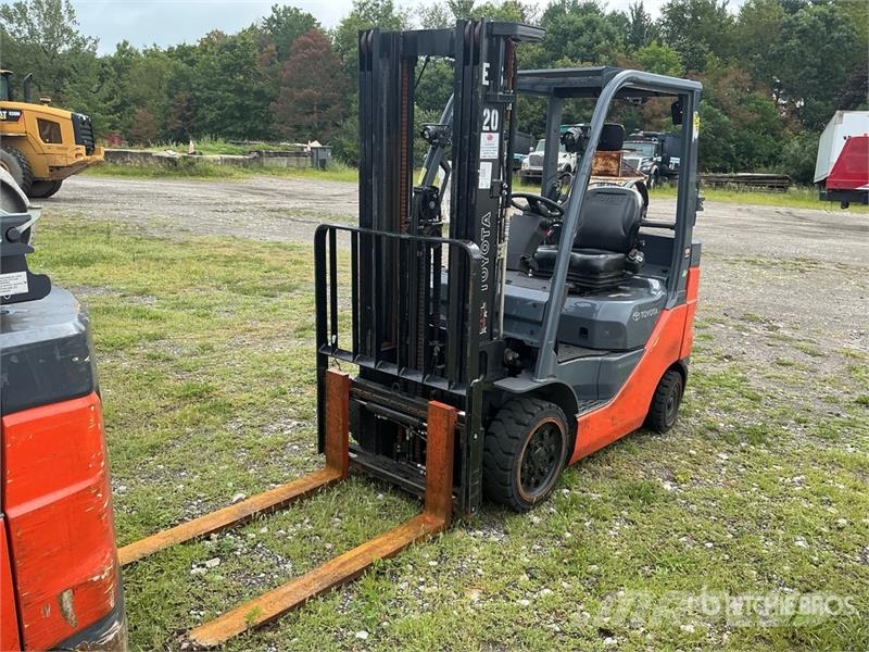 Toyota 50-8FGCU25 4500 lb Cushion Tire Forklift Wózki widłowe inne