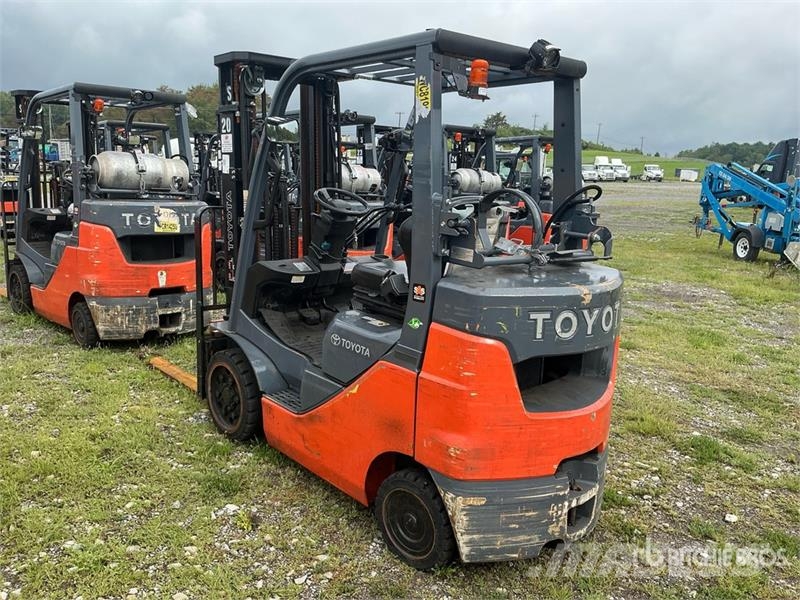Toyota 50-8FGCU25 4500 lb Cushion Tire Forklift Wózki widłowe inne