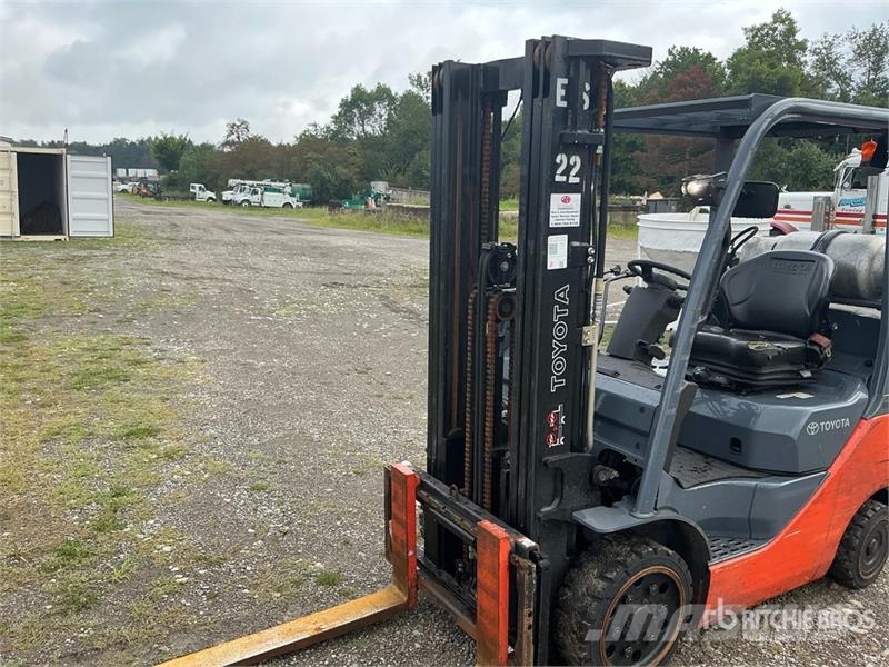 Toyota 50-8FGCU25 4500 lb Pneumatic Tire Forklift Wózki widłowe inne