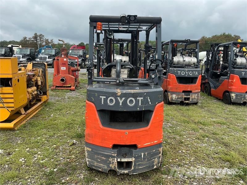 Toyota 50-8FGCU25 4500 lb Cushion Tire Forklift Wózki widłowe inne